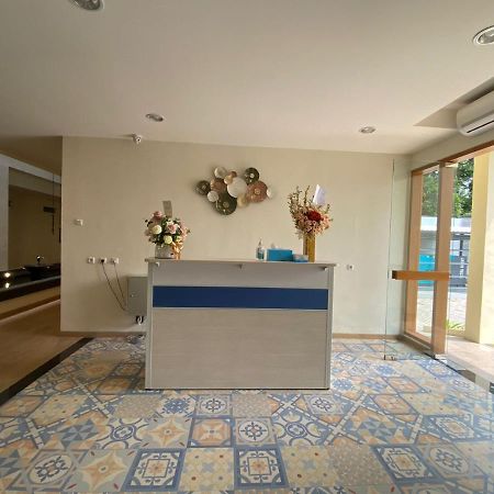 The Home Srengseng Yakarta Exterior foto
